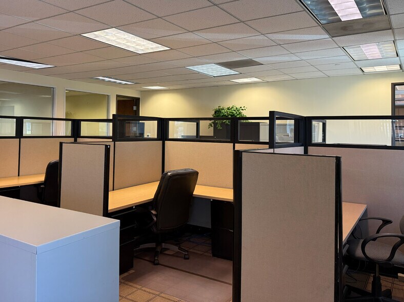 More Photos Of 1435-1475 Huntington Ave, South San Francisco Showroom For Sale