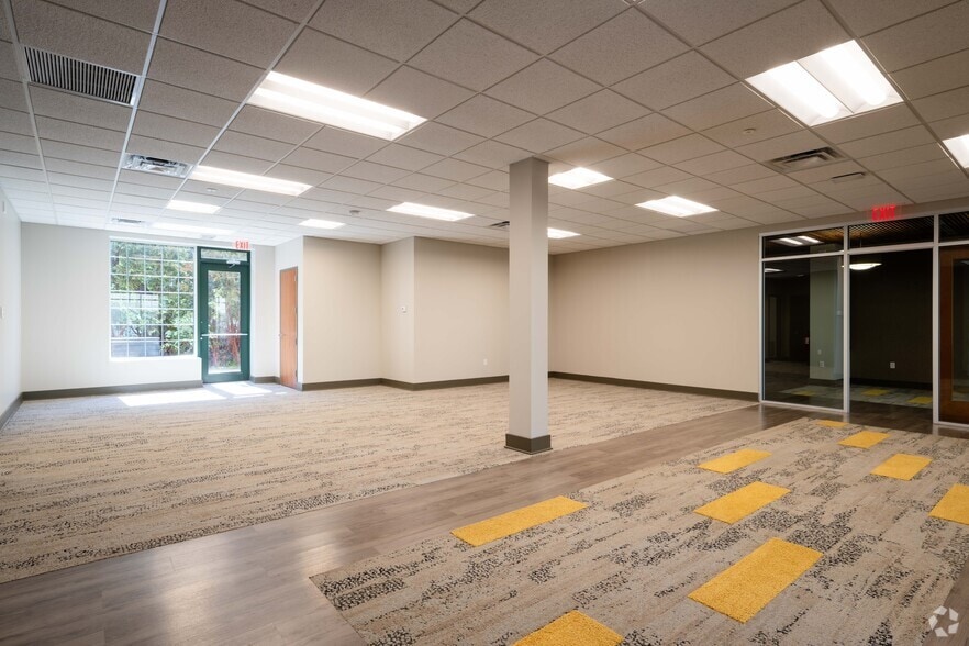 More Photos Of 52 S Union Rd, Buffalo Medical For Lease