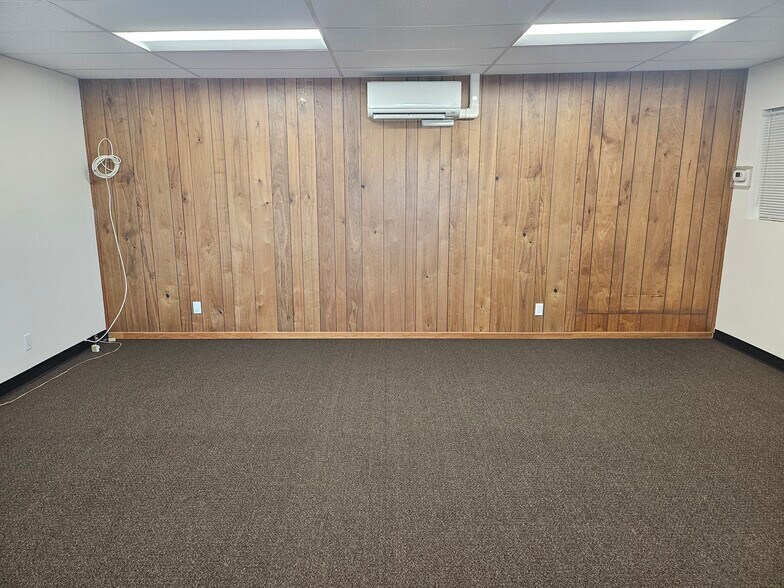 More Photos Of 15317 Paramount Blvd, Paramount Office For Lease