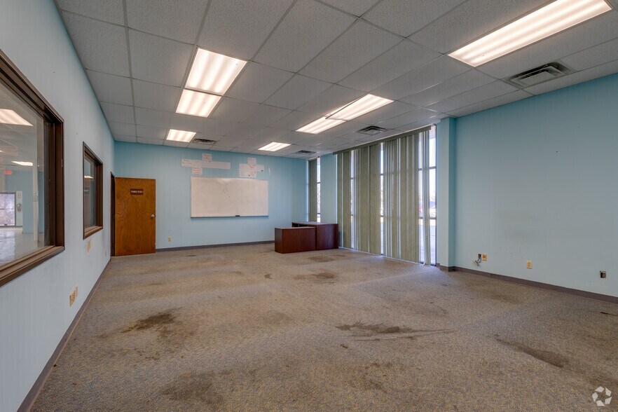 More Photos Of 1801 SW 11th St, Lawton Office For Sale