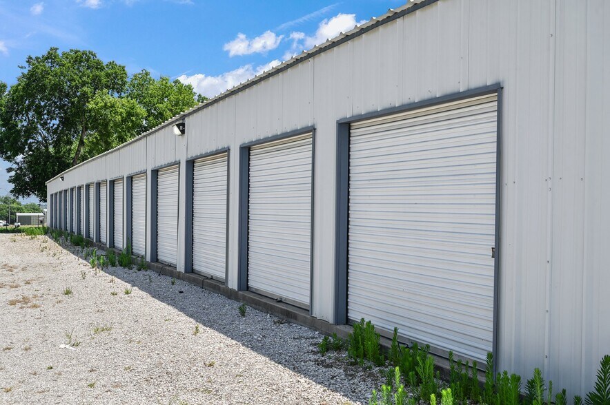 More Photos Of 412 City, Caldwell Self Storage For Sale