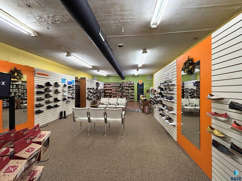 More Photos Of 118 N Broadway Ave, Miller General Retail For Sale