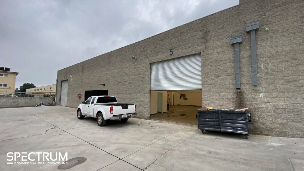More Photos Of 14538-14540 Keswick St, Van Nuys Service For Lease