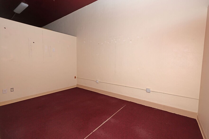 More Photos Of 303 E Main St, Humble Office For Lease