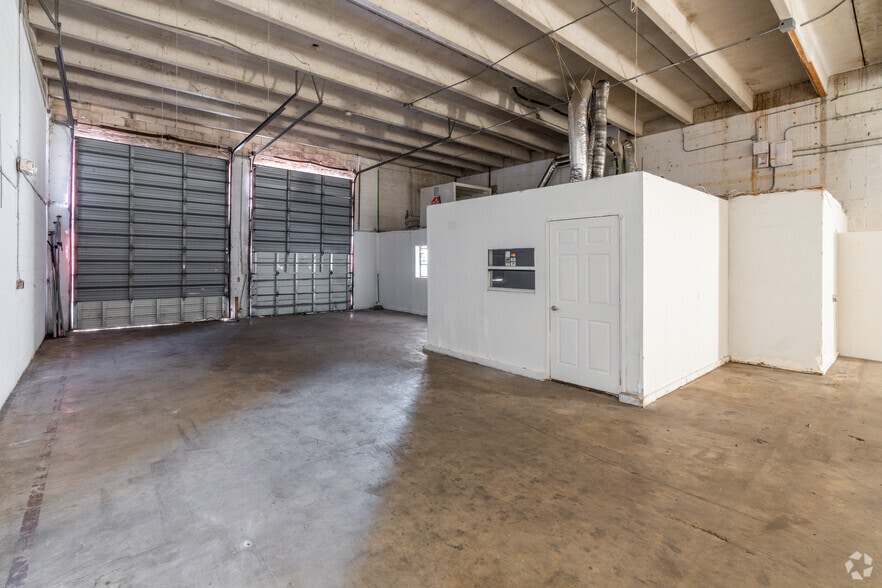 More Photos Of 4751-4797 NW 72nd Ave, Miami Warehouse For Lease