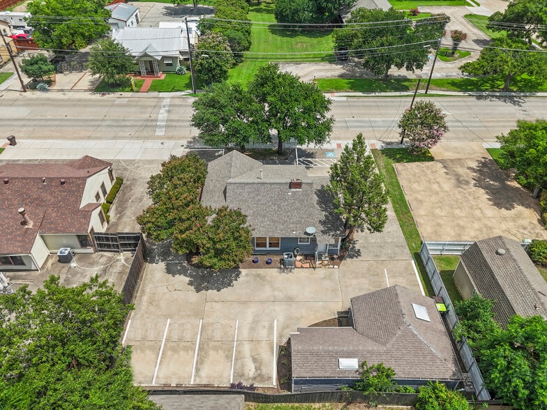 More Photos Of 810 18th St, Plano Office For Sale