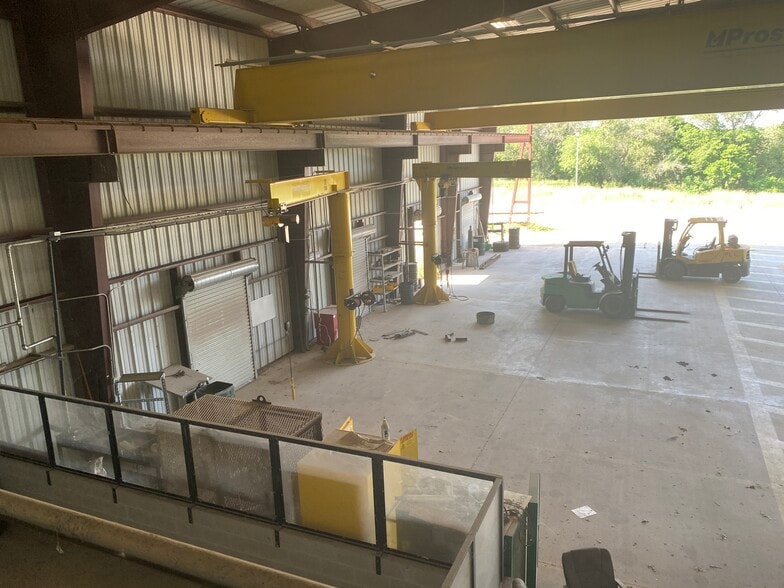 More Photos Of 8730 S Highway 181, Kenedy Warehouse For Lease