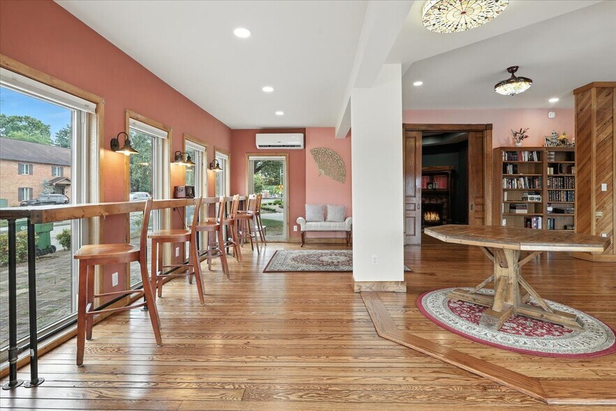 More Photos Of 321 High St, Maryville Restaurant For Sale