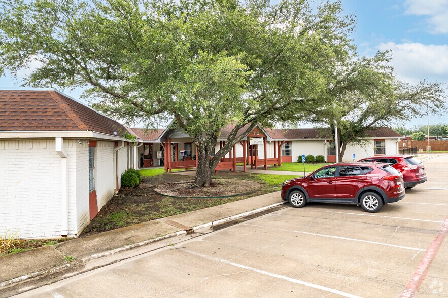 More Photos Of 1710 N McDonald St, McKinney Assisted Living For Sale