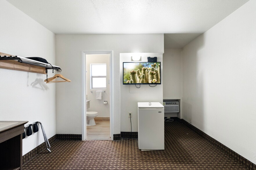 More Photos Of 430 E Route 66, Williams Hotel For Sale