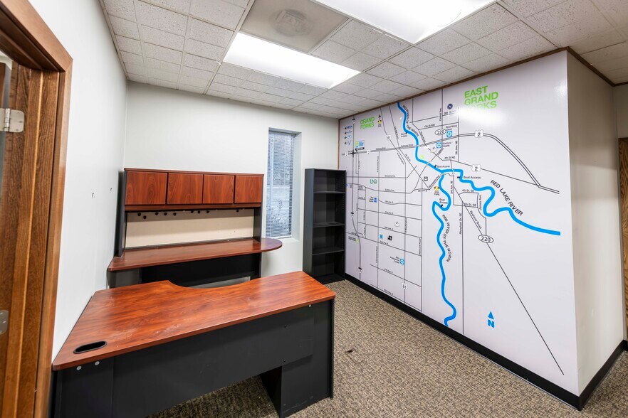 More Photos Of 1119 N 42nd St, Grand Forks Office For Lease