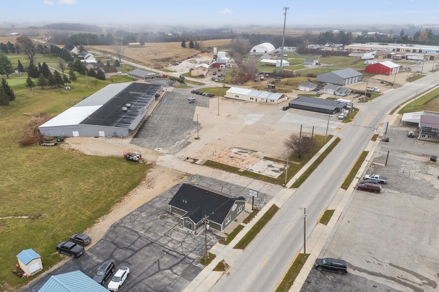 More Photos Of 606 Rossville Rd, Waukon Restaurant For Sale