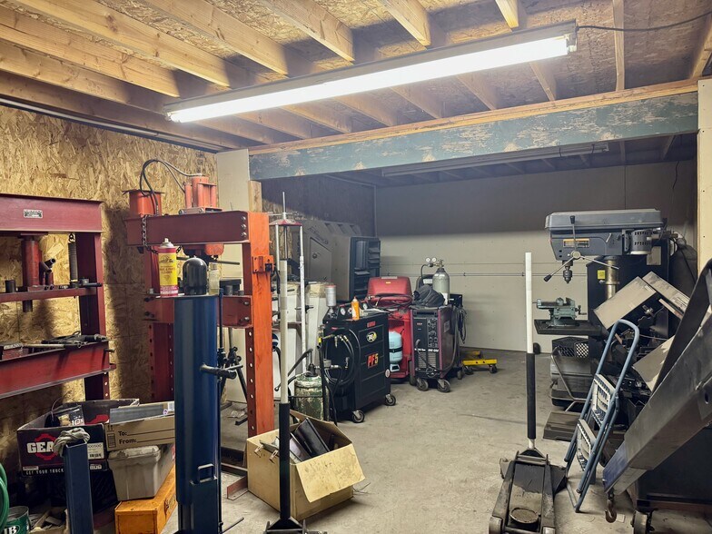 More Photos Of 1225 Adams St, Klamath Falls Warehouse For Sale
