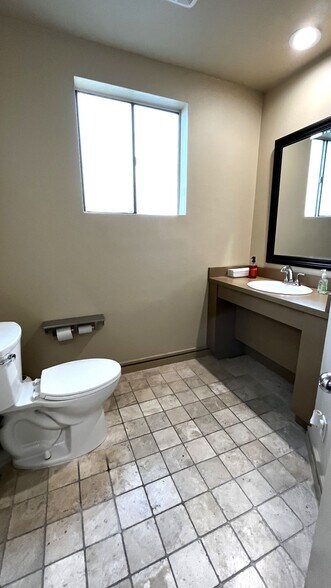 More Photos Of 2503 South Blvd, Houston Office For Sale