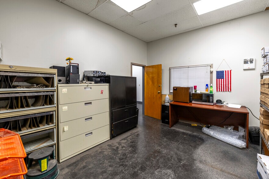 More Photos Of 281 N Main St, Brockton Flex For Sale