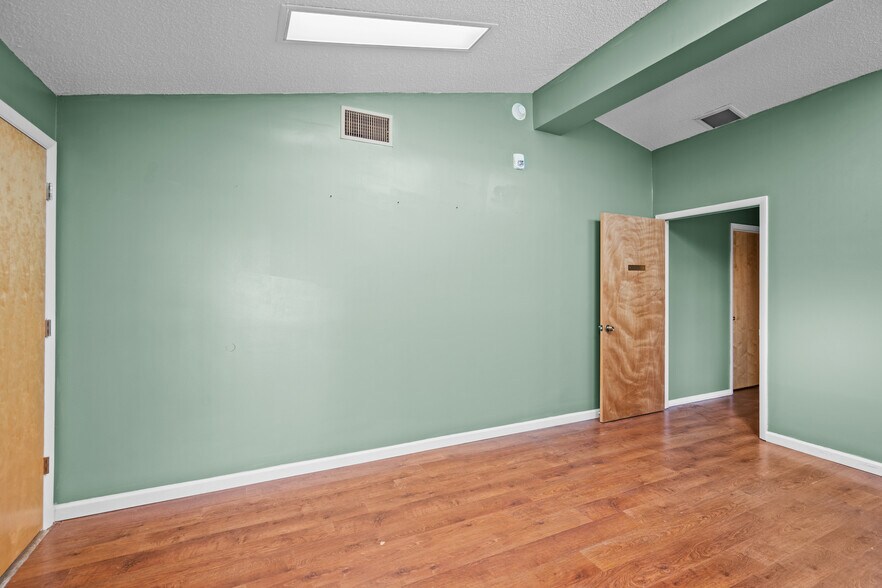 More Photos Of 1100 S Ponce De Leon Blvd, Saint Augustine Loft Creative Space For Lease