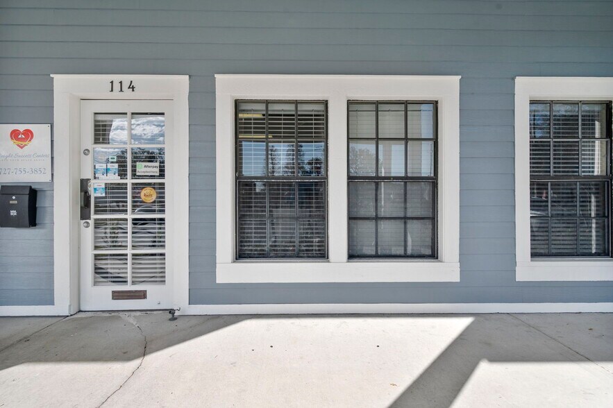 More Photos Of 104-118 E Bloomingdale Ave, Brandon Storefront Retail Office For Lease