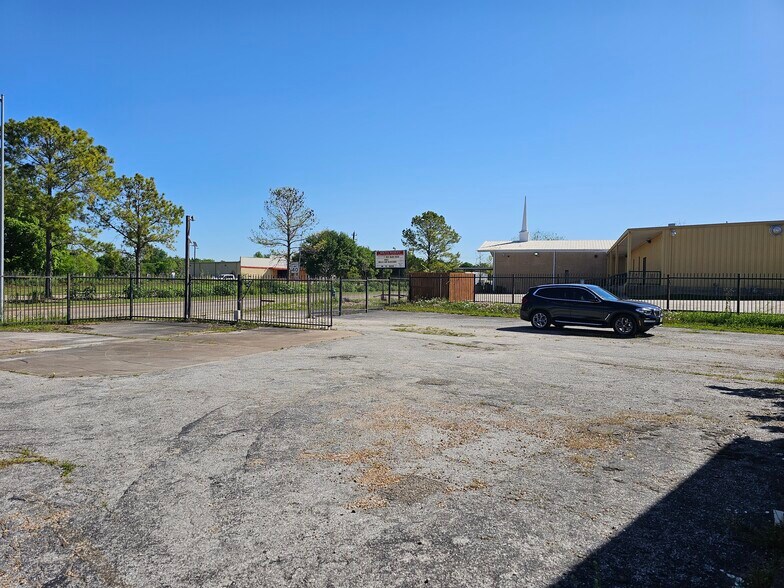 More Photos Of 10601 Martin Luther King Blvd, Houston Freestanding For Lease