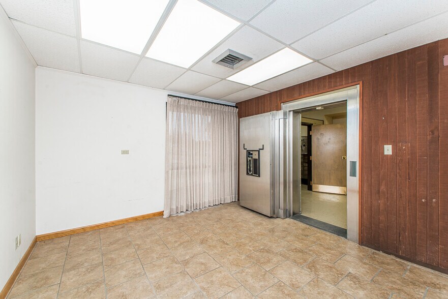 More Photos Of 724 Avenue F, Bogalusa Office For Sale