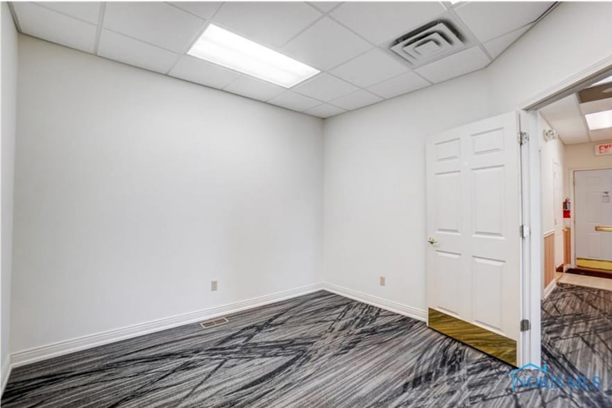 More Photos Of 2135 Tiffin Ave, Findlay Office For Sale