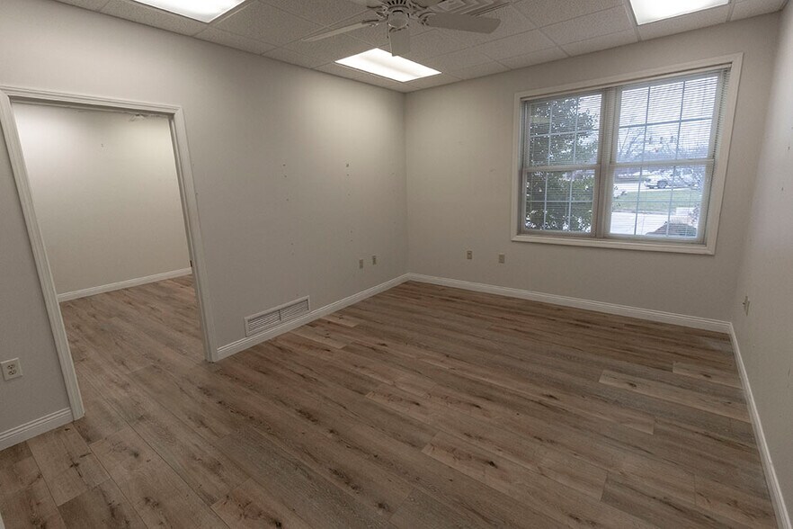 More Photos Of 1517 Chapel Hill Rd, Columbia Office For Lease