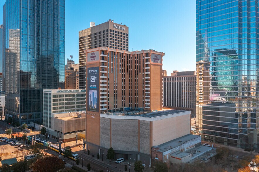 More Photos Of 1015 Elm St, Dallas Hotel For Sale