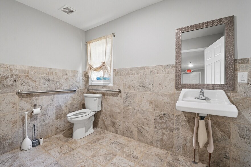 More Photos Of 2239 Scenic Dr, Snellville Office For Sale