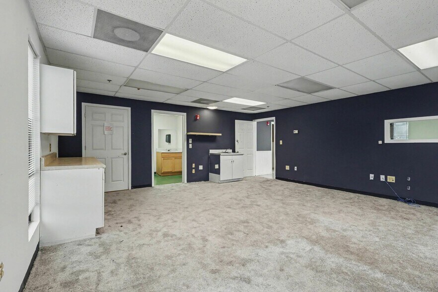 More Photos Of 1445 Cleveland Ave, East Point Showroom For Sale