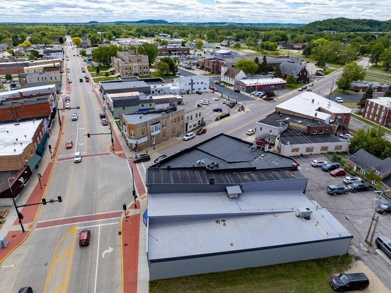 More Photos Of 102 W State St, Mauston Office For Sale