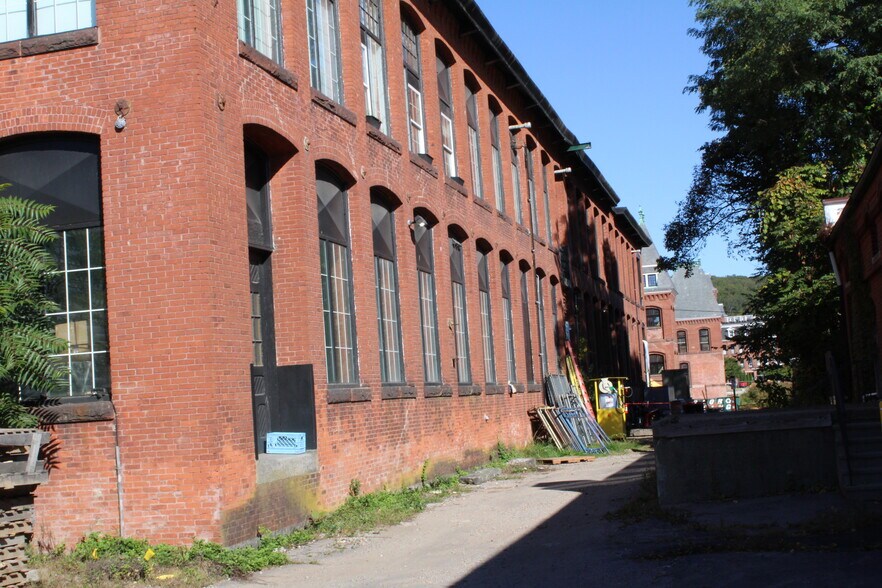 More Photos Of 539 Norwich Ave, Norwich Manufacturing For Lease