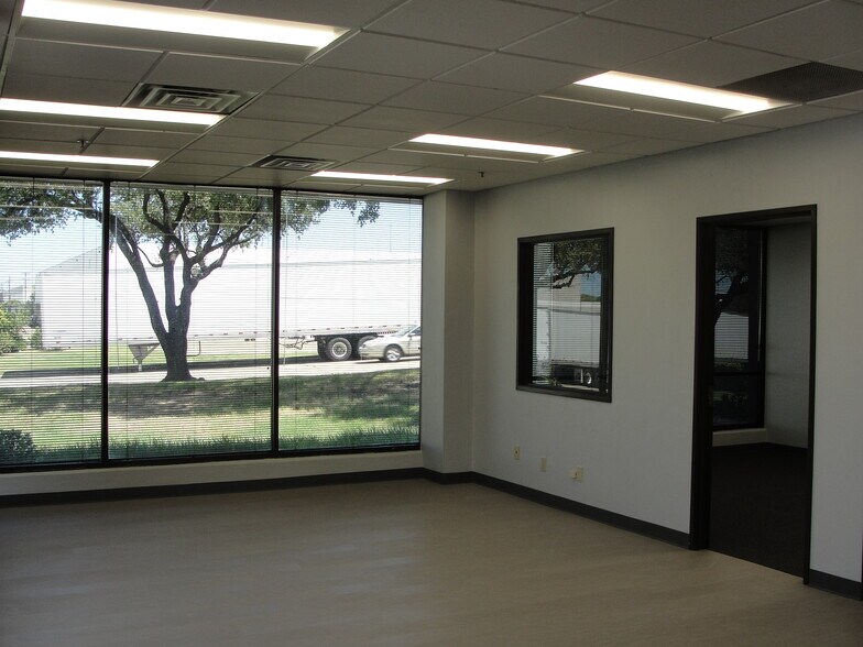More Photos Of 4020 La Reunion Pky, Dallas Distribution For Lease