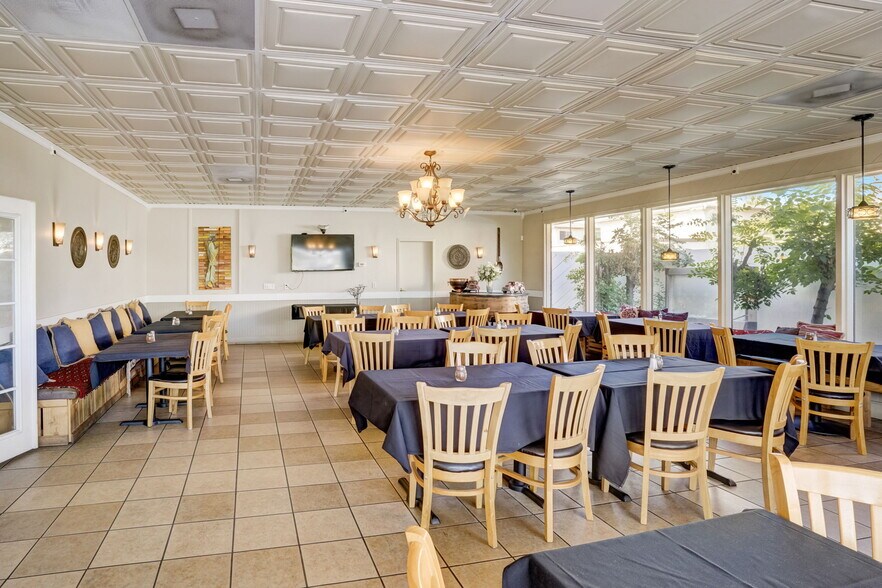 More Photos Of 733 N Mountain Ave, Upland Restaurant For Lease