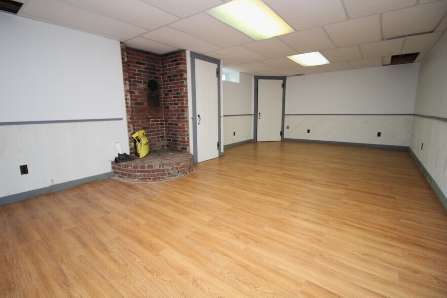 More Photos Of 107 Water Street, Farmington Office For Sale