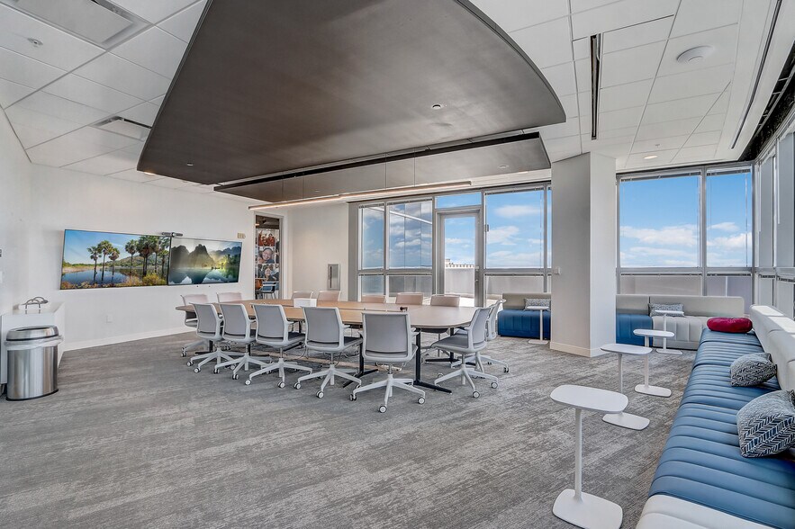 More Photos Of 111 N Magnolia Ave, Orlando Office For Lease