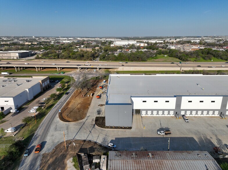 More Photos Of 902 W Shady Grove Rd, Grand Prairie Distribution For Lease