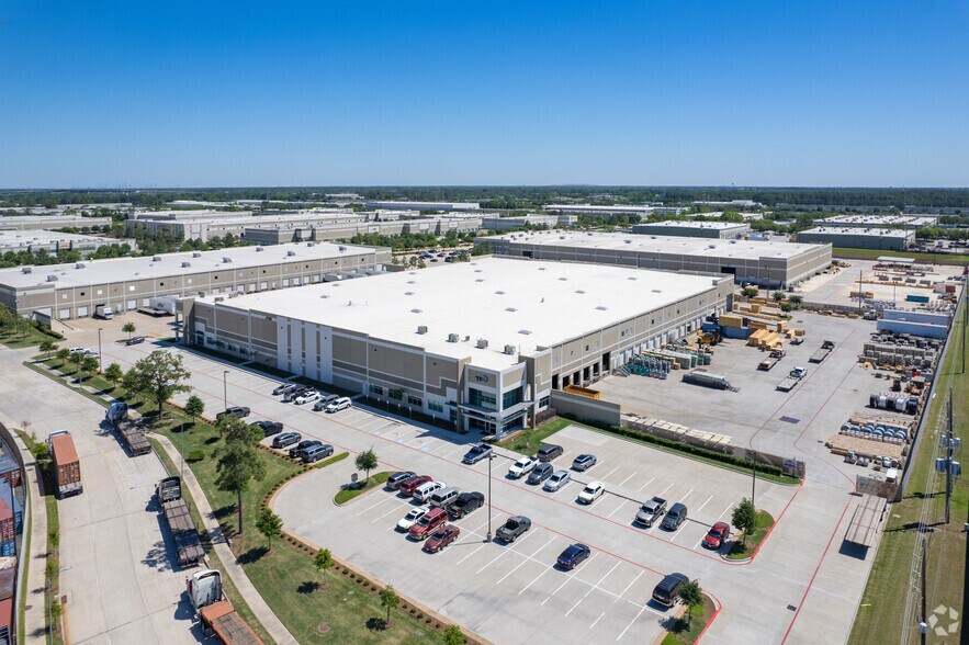 More Photos Of 5150 Greens Rd, Houston Unknown For Lease