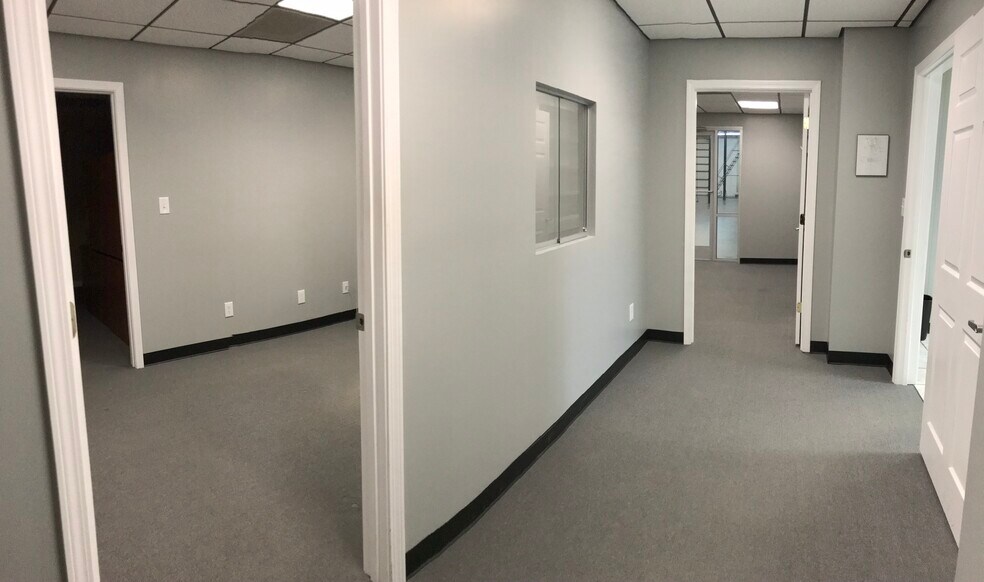 More Photos Of 472 Grimes Blvd, Lexington Warehouse For Lease