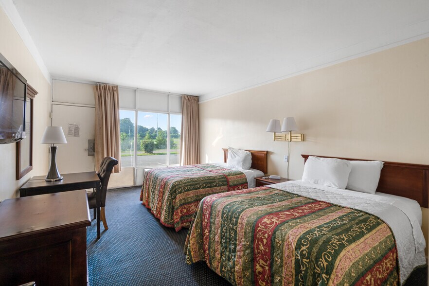 More Photos Of 1240 S Lucky Penny St, Charlotte Hotel For Sale