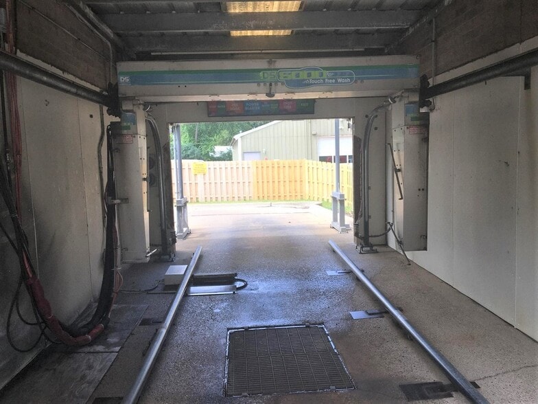 More Photos Of 235 W State Rd, Island Lake Carwash For Sale