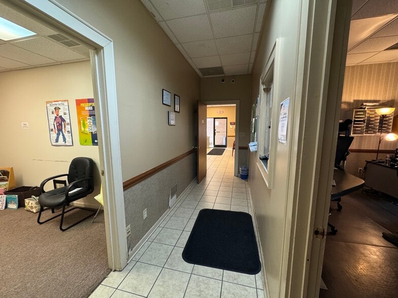 More Photos Of 2208 W Roosevelt Blvd, Monroe Office For Lease