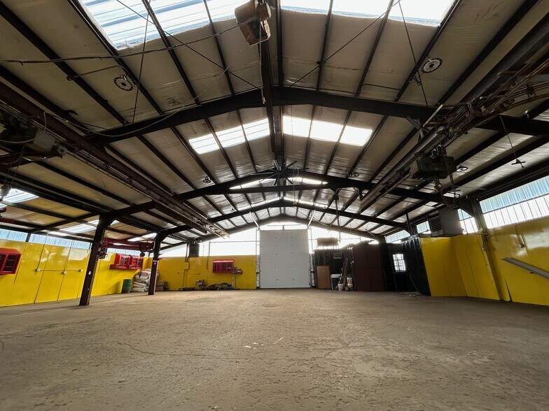 More Photos Of 50 Drummond Ave, Hubbard Warehouse For Lease