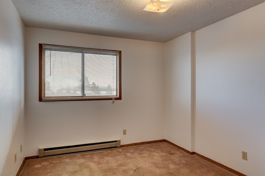 More Photos Of 2910-3002 17th Ave W, Williston Apartments For Sale