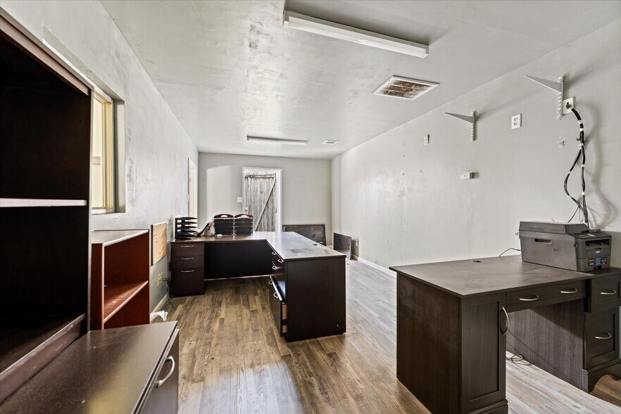 More Photos Of 15811 Manning Dr, Cypress Industrial For Lease