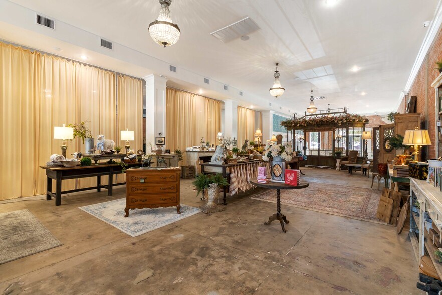 More Photos Of 205 S Main St, Bryan Storefront For Lease
