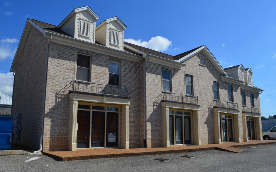 More Photos Of 5722 Hickory Plaza Dr, Nashville Office For Lease