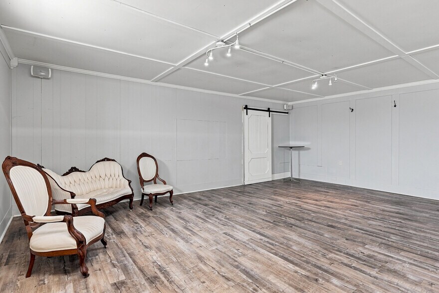 More Photos Of 204 S Broadway, Salisbury Specialty For Sale