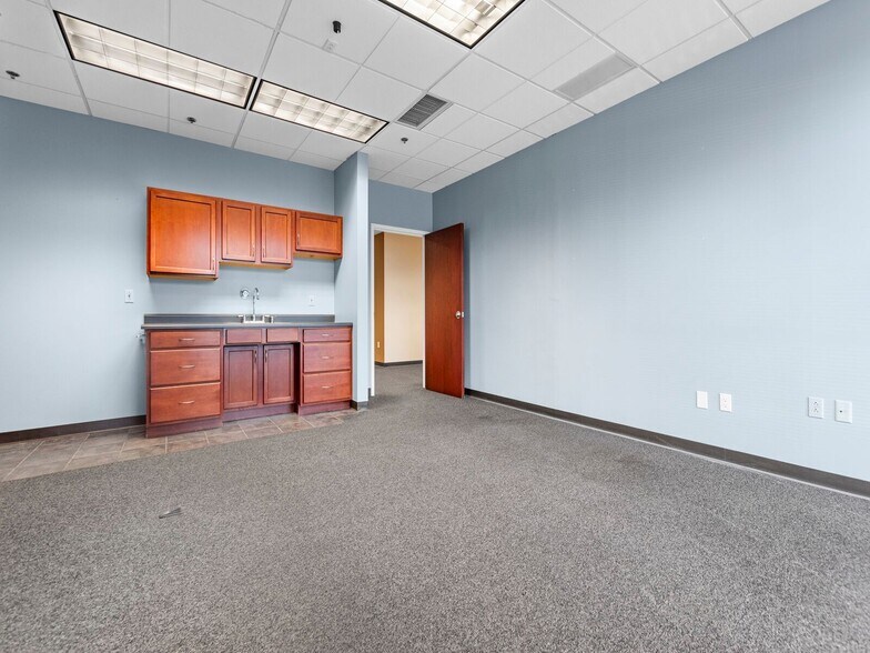 More Photos Of 174 Clarkson Rd, Ballwin Office For Sale