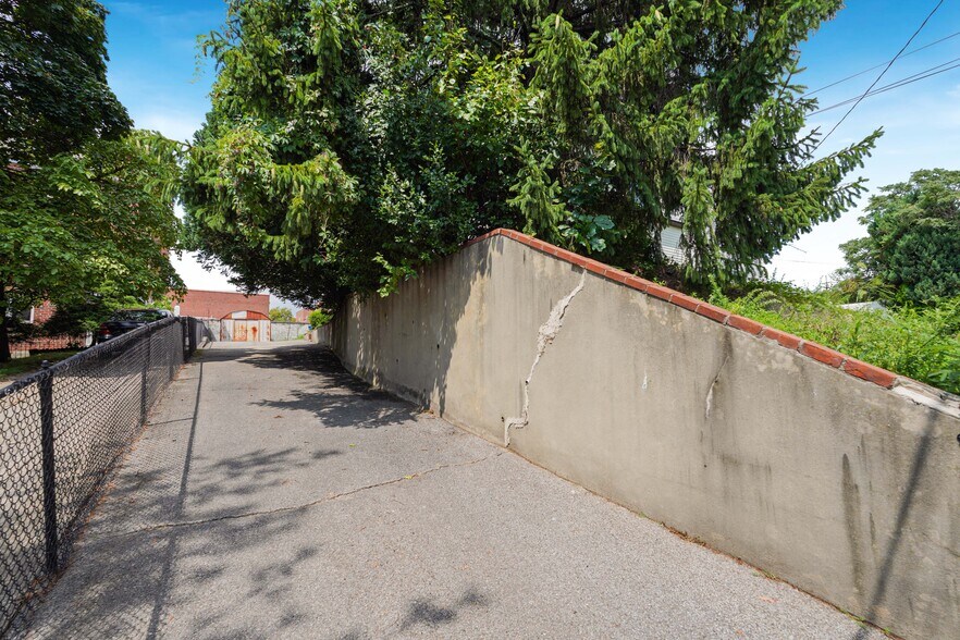 More Photos Of 2594 50th St, Woodside Land For Sale