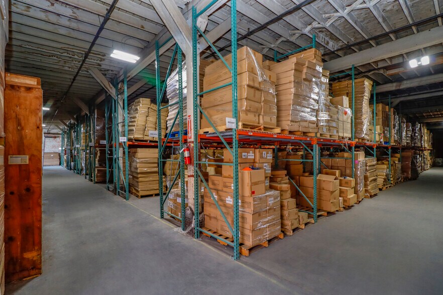 More Photos Of 827 Douglas Ave, Portsmouth Warehouse For Lease