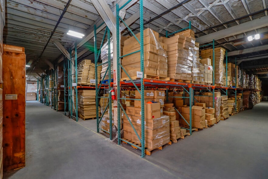 More Photos Of 827 Douglas Ave, Portsmouth Warehouse For Lease